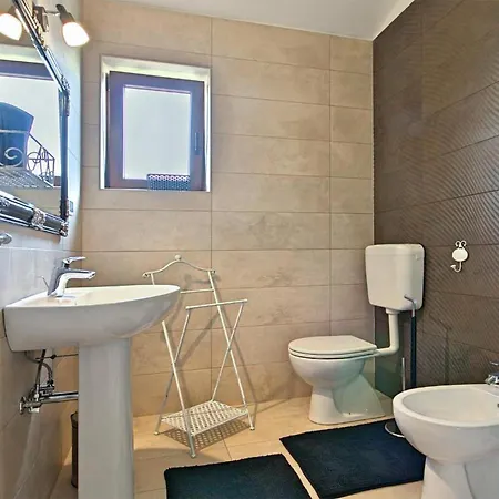 Holiday home In With Wi-fi