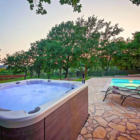 Holiday home In With Wi-fi